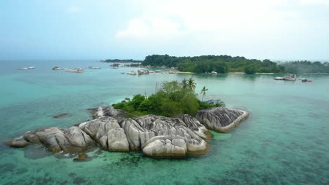 chunks-of-rock-at-low-tide