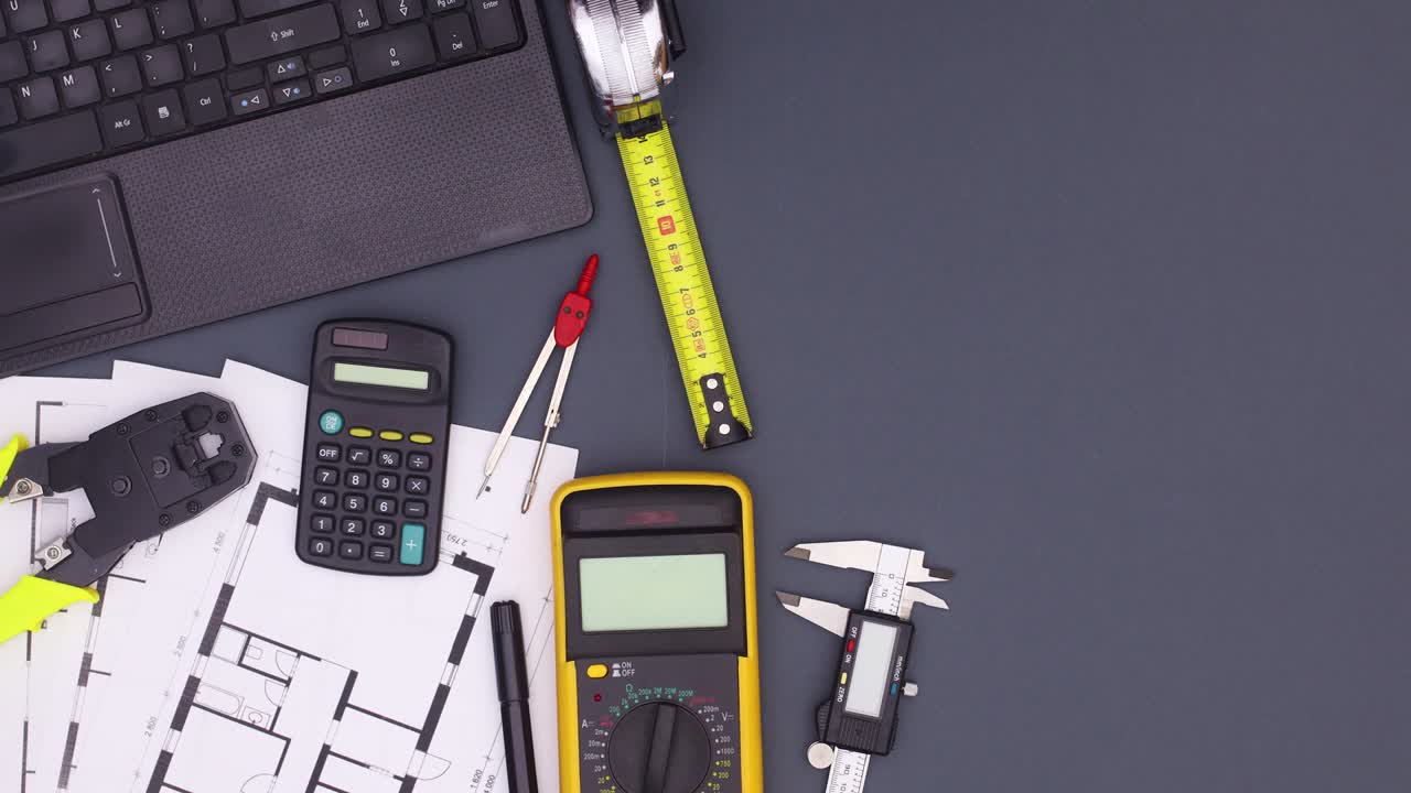 las herramientas de arquitectura, construcción y negocios se mueven en el lado izquierdo.