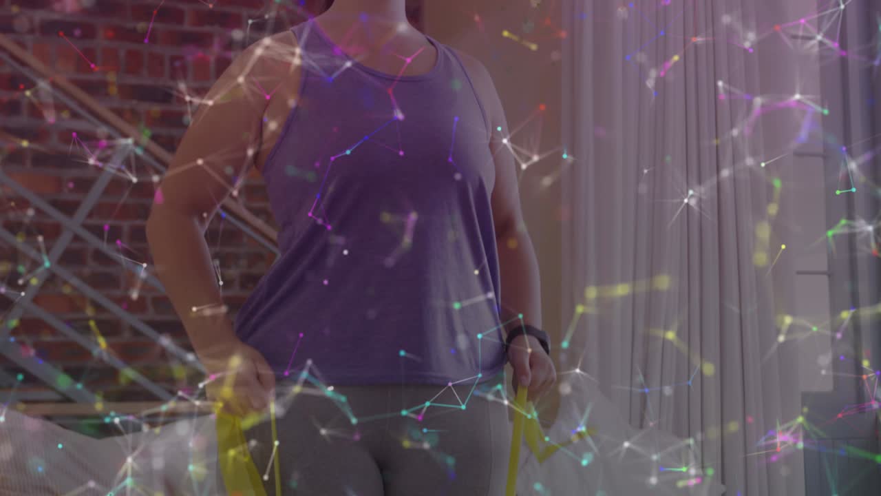 animación de la red de conexiones sobre la mujer haciendo ejercicio con banda de goma en casa