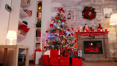 zoom en la toma del árbol de navidad hermosamente decorado