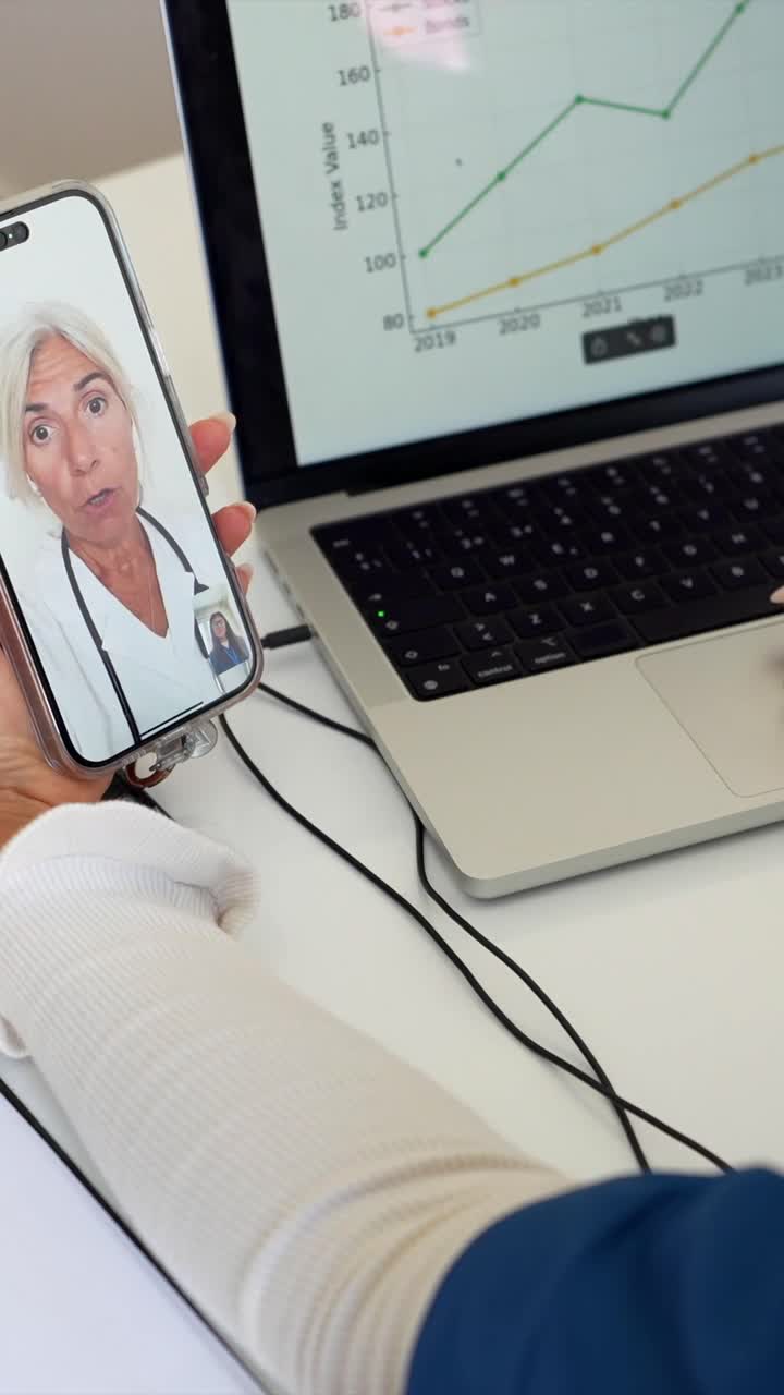 Consultazione di telemedicina con il medico sullo smartphone