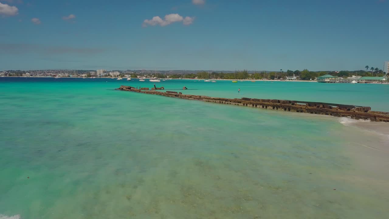 아름다운 tourquise 만과 카리브해의 하얀 모래 해변의 공중 전망