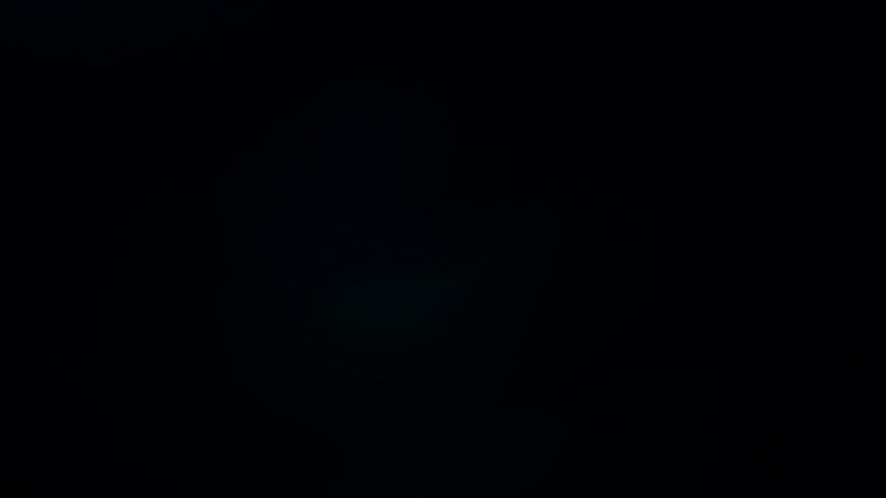 абстрактные световые утечки на черном фоне.