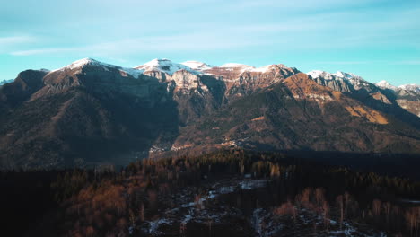 Toma-Aérea-De-Drones-De-Monte-Pavione-En-Los-Dolomitas-De-Belluno-Cerca-De-Feltre