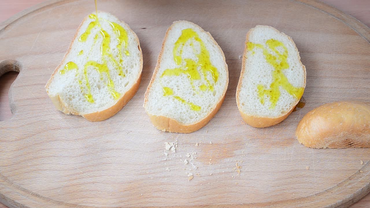 Masada yemek pişirme. Ekmek ve zeytinyağı