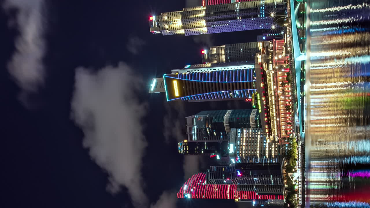 싱가포르 금융 지구 건물의 수직 형식 야간 타임  ⁇ 스