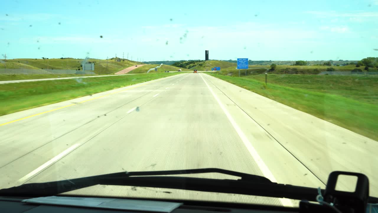 사우스 다코타의 고속도로에서 운전