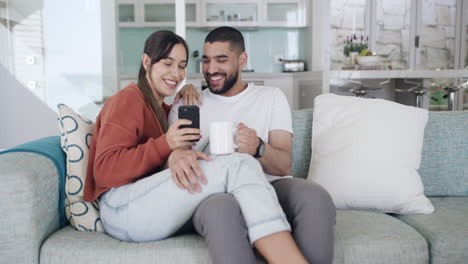 Young-happy-latin-couple-using-a-phone-together