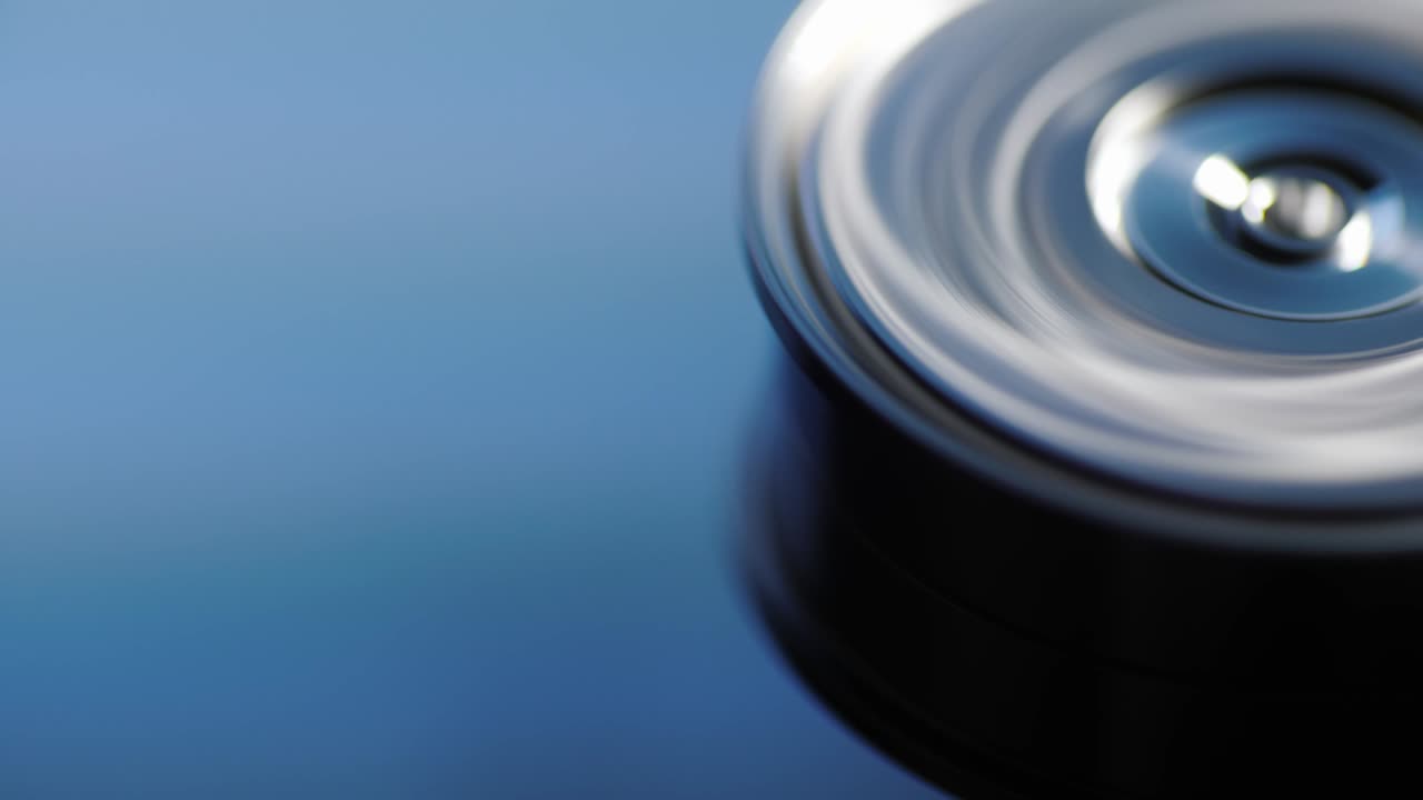 macro disparando un disco duro en funcionamiento en el interior