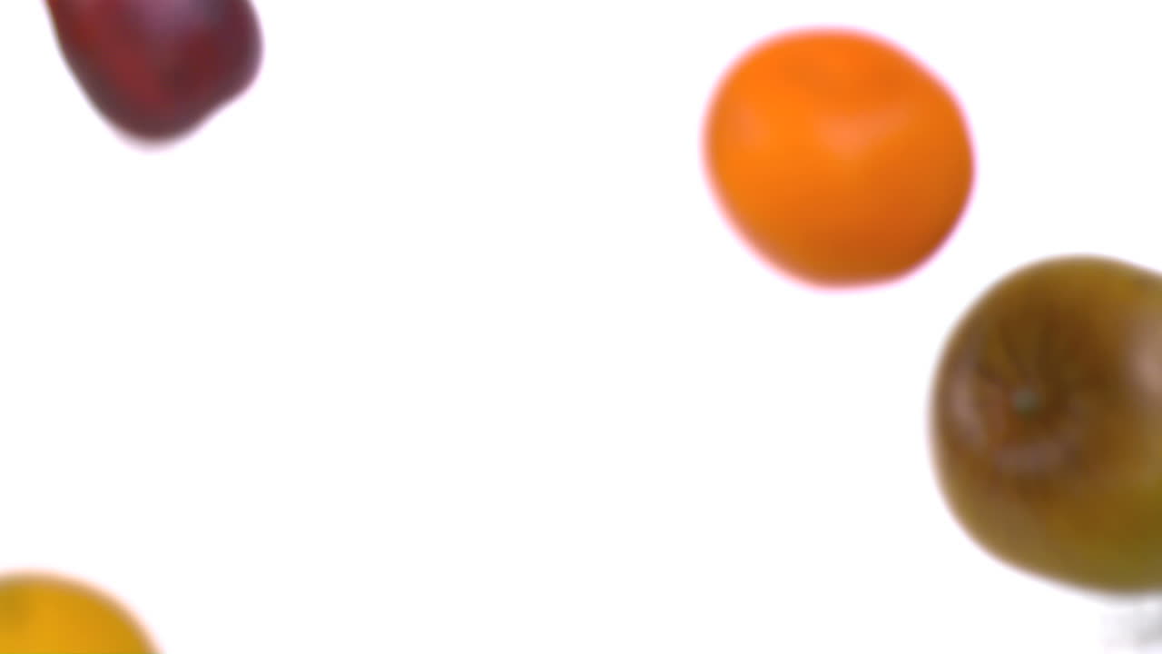 과일이 슈퍼 느린 동작으로 떨어집니다.