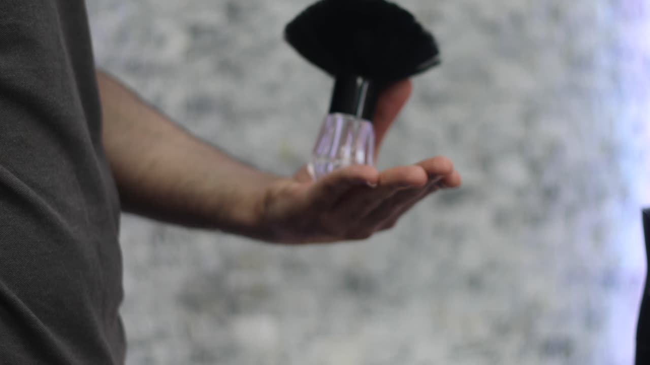 먼지떨이를 설명하다