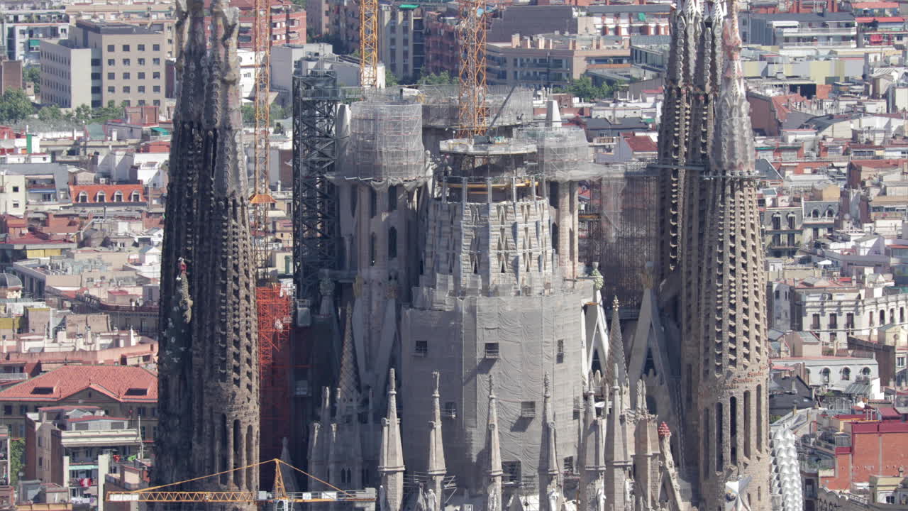Sagrada Familia Close 4K 01