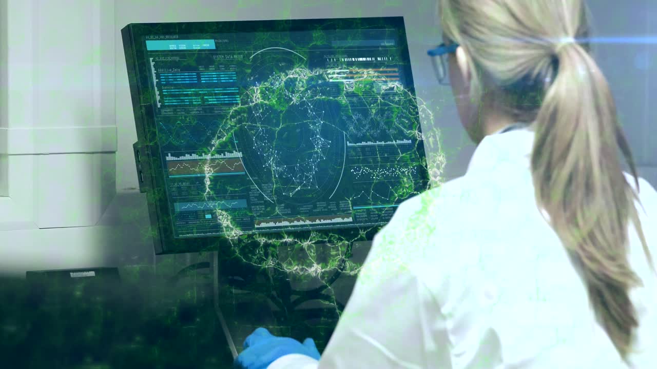 animación del cerebro humano girando sobre una científica usando una computadora