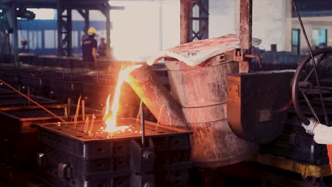 bonfire-spark-in-the-dark-sky-in-night,-shallow-focus-casting-of-metal-requires-high-temperature-Owen-and-melting-makes-lights-like-fireworks