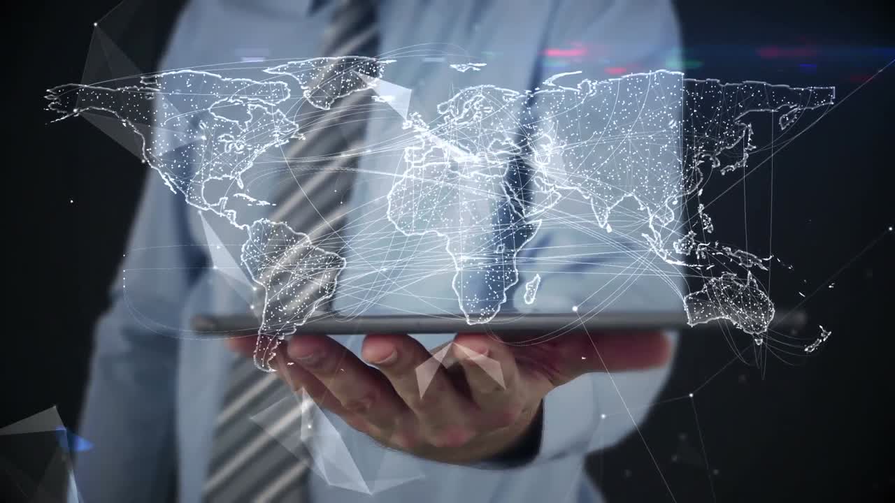 hombre de negocios usando una tableta para ver un holograma