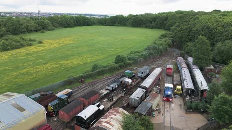 Vista-Aérea-Del-Establecimiento-Del-Patio-De-Mantenimiento-De-La-Estación-Patrimonial-De-La-Locomotora-Ironstone-De-Northamptonshire