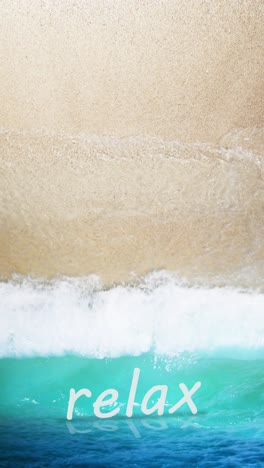 signo de playa de verano en la costa tropical con agua turquesa y cielo azul
