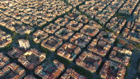vista aérea de los edificios típicos del paisaje urbano de barcelona. ejemplo de red urbana residencial famosa. (catalonia, españa)