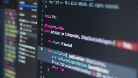 primo piano di un codice informatico su uno schermo