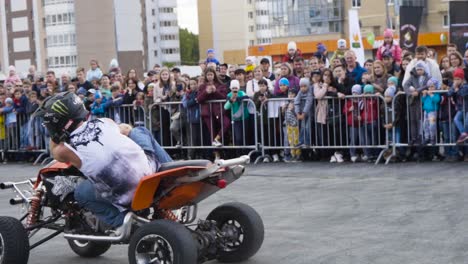 espectáculo de acrobacias en quad