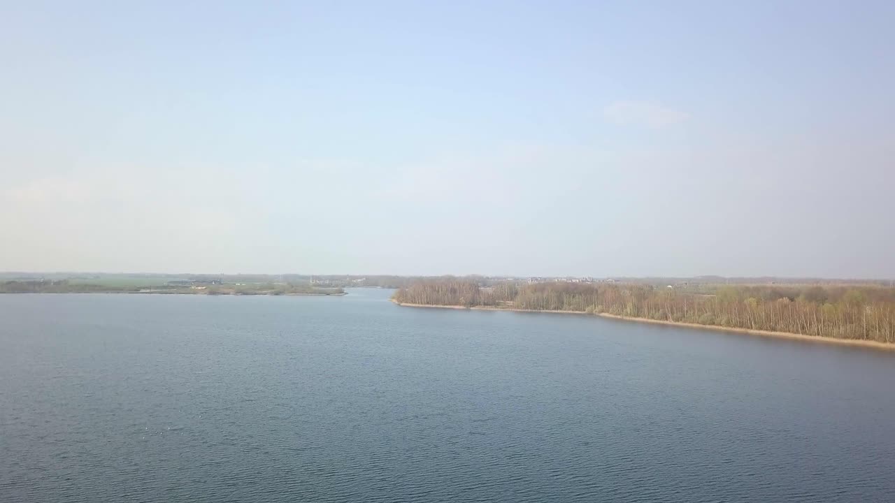 호수 드론 영상 위를 날다