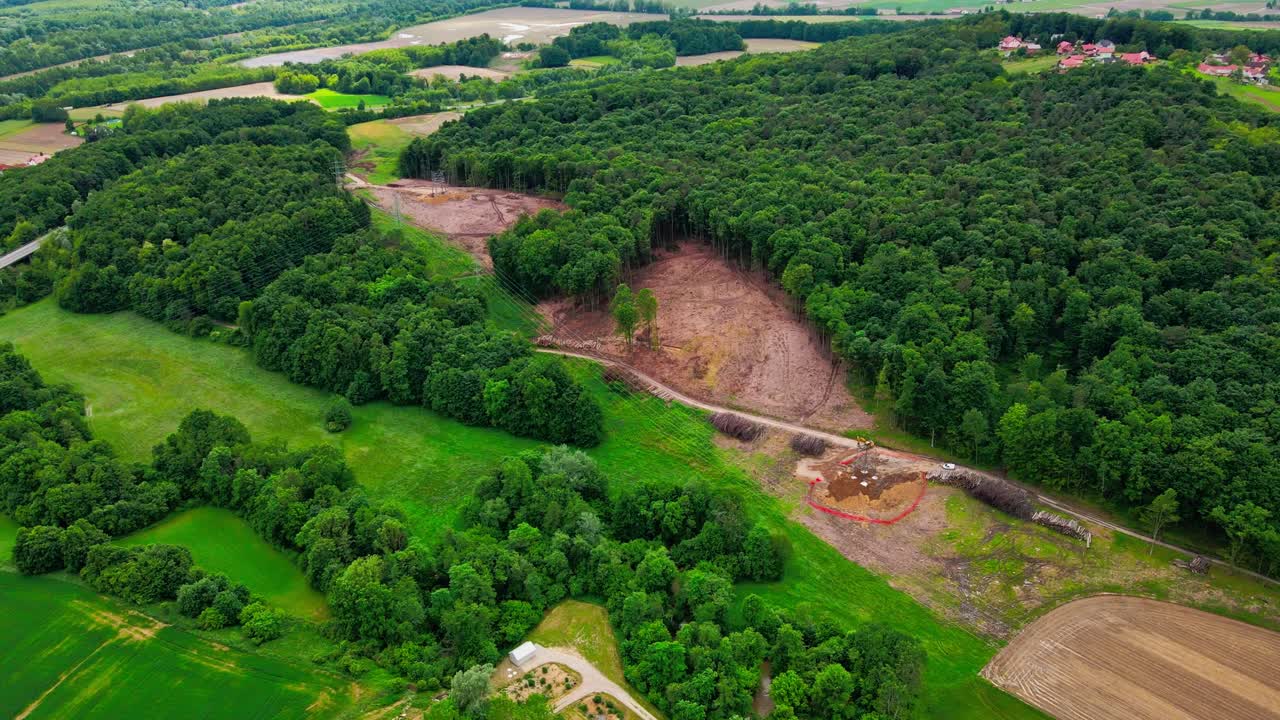 imágenes aéreas de drones 4k de la realidad ambiental: rápida deforestación por manos humanas