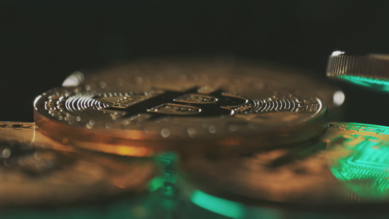 primer plano de las monedas de bitcoin