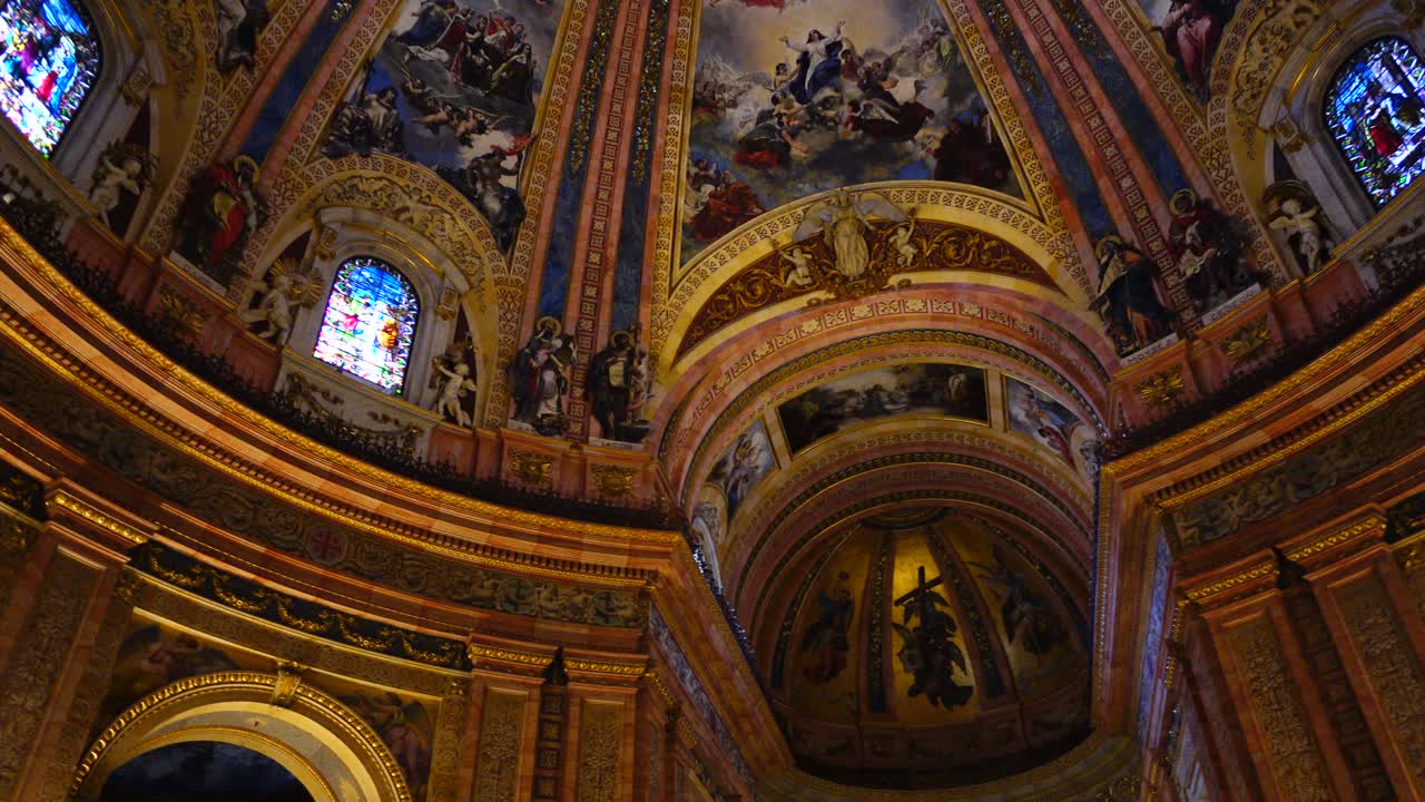 A Real Basílica de São Francisco o Grande. Madrid. A Real Basílica de São Francisco o Grande. A catedral real foi construída em estilo neoclássico, na segunda metade do século XVIII.