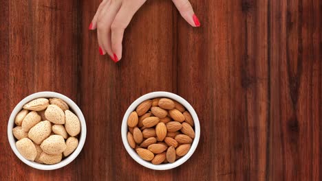 ofreciendo cuencos con almendras