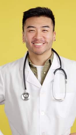retrato de un médico sonriente