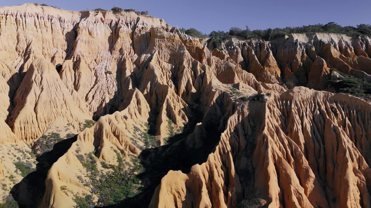 montañas escarpadas y puntiagudas maravillas naturales en madeira, portugal