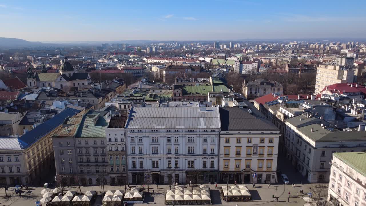 Vista Aérea da Paisagem Urbana do Centro Histórico de Cracóvia num Dia Ensolarado.