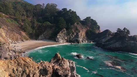 Big-Sur-McWay-Falls-waterfall-at-sandy-beach-bay