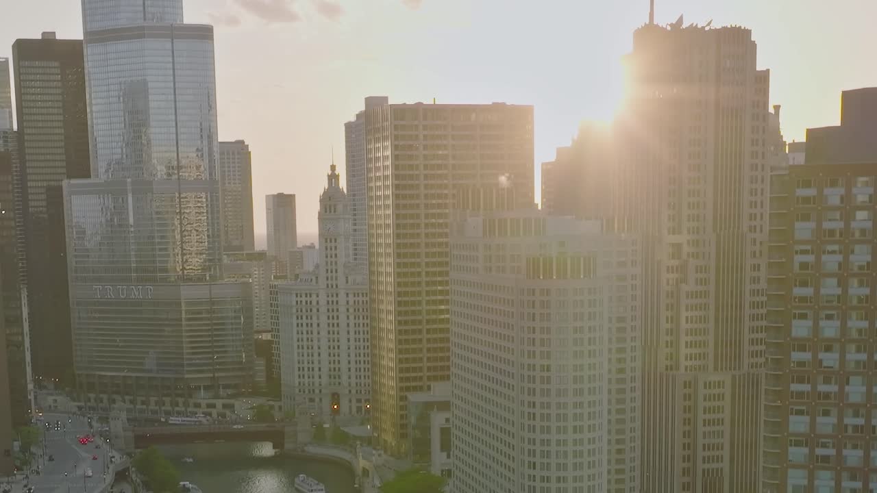 Sunset over the skyline of Chicago with buildings and river
