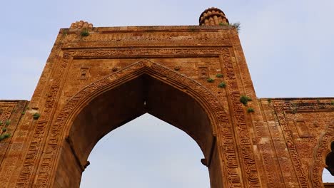 Antigua-Gran-Mezquita-Llamada-Adhai-Din-Ka-Jhonpra-Arquitectura-Vintage-En-El-Día-Desde-Diferentes-ángulos-El-Video-Se-Tomó-En-Adhai-Din-Ka-Jhonpra-En-Ajmer-Rajasthan-India-El-19-De-Agosto-De-2023