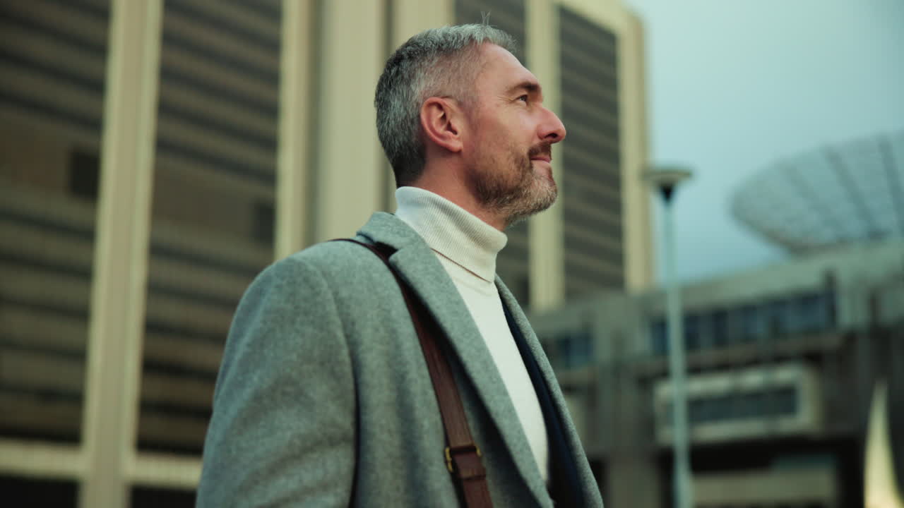 hombre de negocios en la ciudad