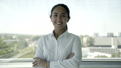 Cheerful-businesswoman-smiling-at-camera