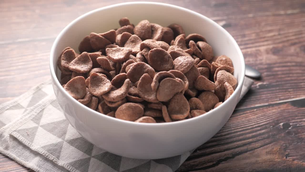 초콜릿 시리얼이  그에