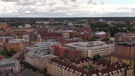 Centro-De-La-Ciudad-De-Norrkoping-En-Vista-Aérea-Con-Efecto-Vértigo