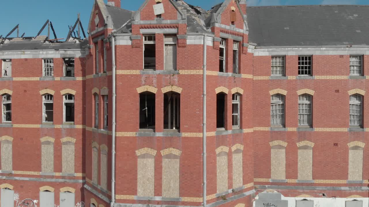 una toma de grúa del hospital mental abandonado st