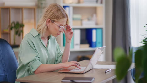 Concentrated-Woman-Adjusts-Glasses-and-Starts-Working