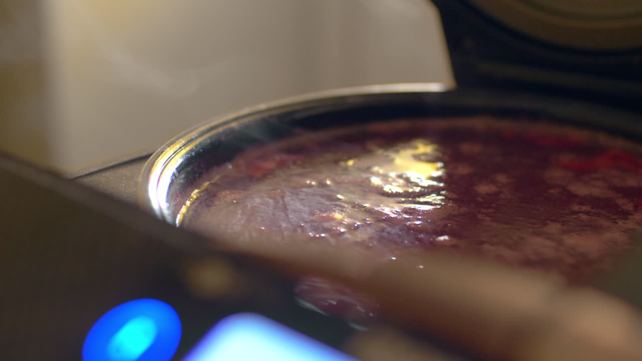 Making beetroot soup in multicooker