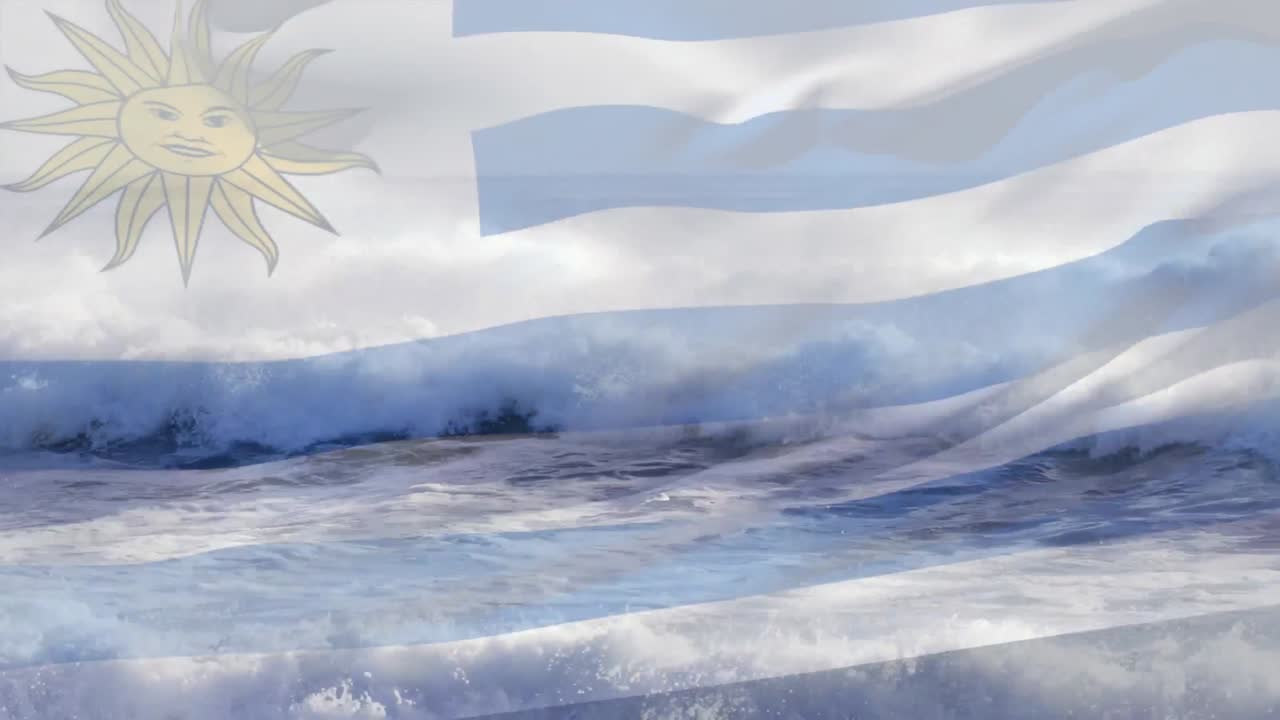 composición digital de ondear la bandera de uruguay contra las olas en el mar