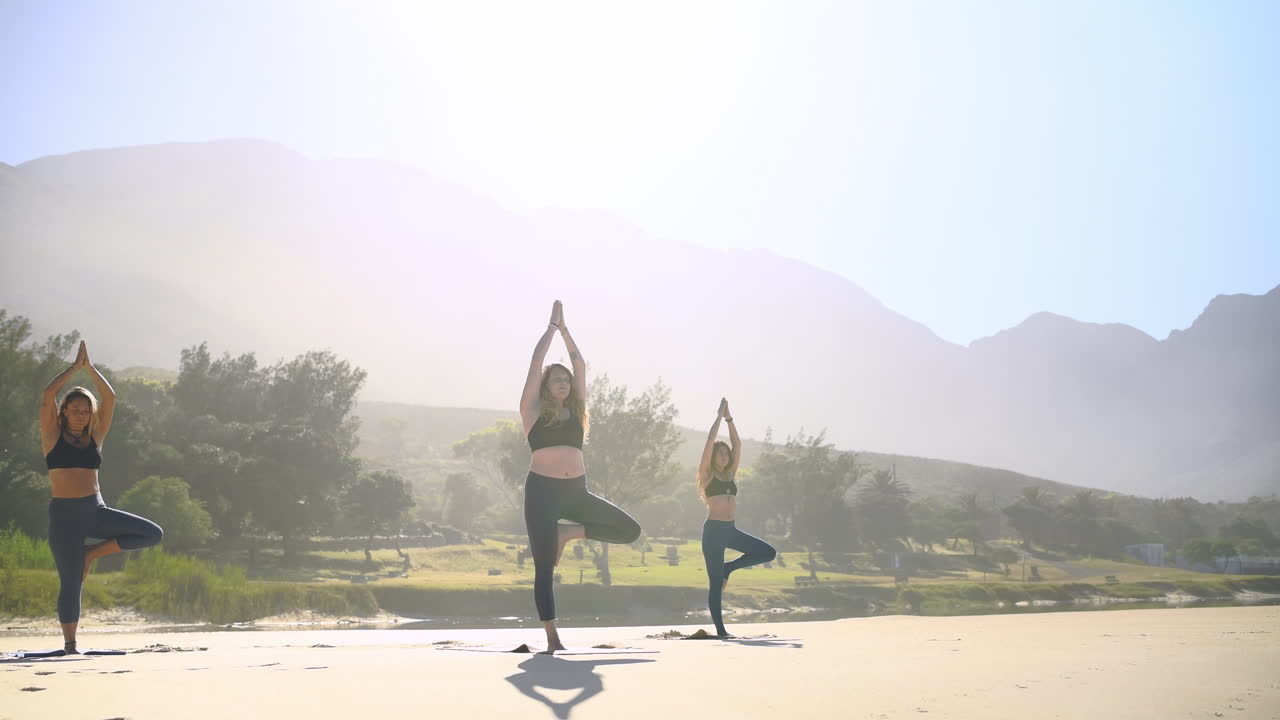 친구들과 함께 하는 요가가 제일 좋습니다.