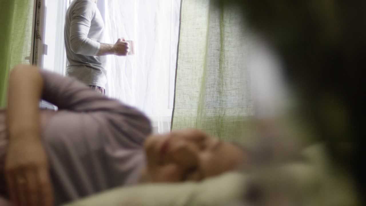 침실에서 커플, 아침 장면