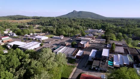 aerial-slow-push-in-to-pilot-mountain-nc,-north-carolina