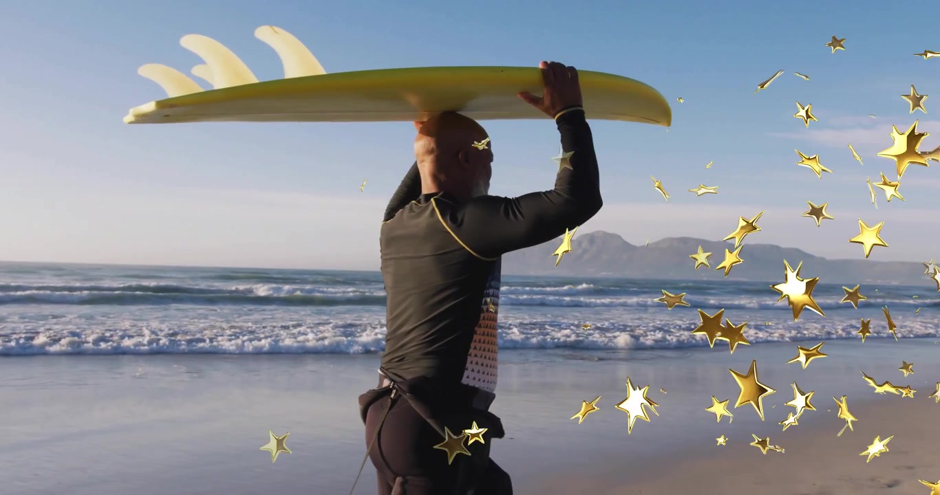Surfista che emerge dalle onde sollevando la tavola gialla sopra la testa scrutando le onde con una sovrapposizione a stella per lo sport