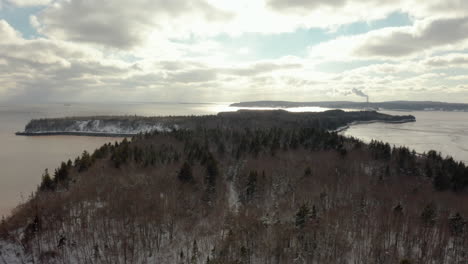 Vista-Aérea-De-Invierno-De-La-Costa-Atlántica-A-Lo-Largo-De-La-Bahía-De-Fundy-En-Nuevo-Brunswick,-Canadá