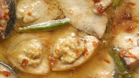 un delicioso curry de pescado