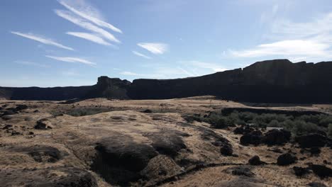 Slow-aerial-panorama-of-Sun-Lakes-Dry-Falls-State-Park,-Washington,-aerial